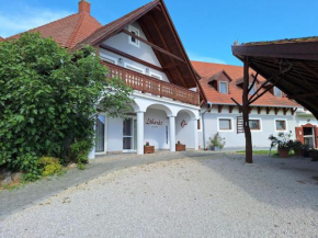 Lóbarát Panzió, Cserszegtomaj